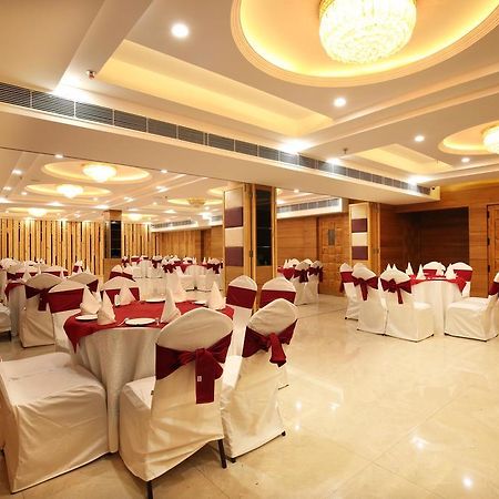 Mint Hotel Premia Chandigarh, Zirakpur Bagian luar foto