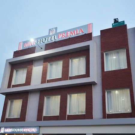 Mint Hotel Premia Chandigarh, Zirakpur Bagian luar foto