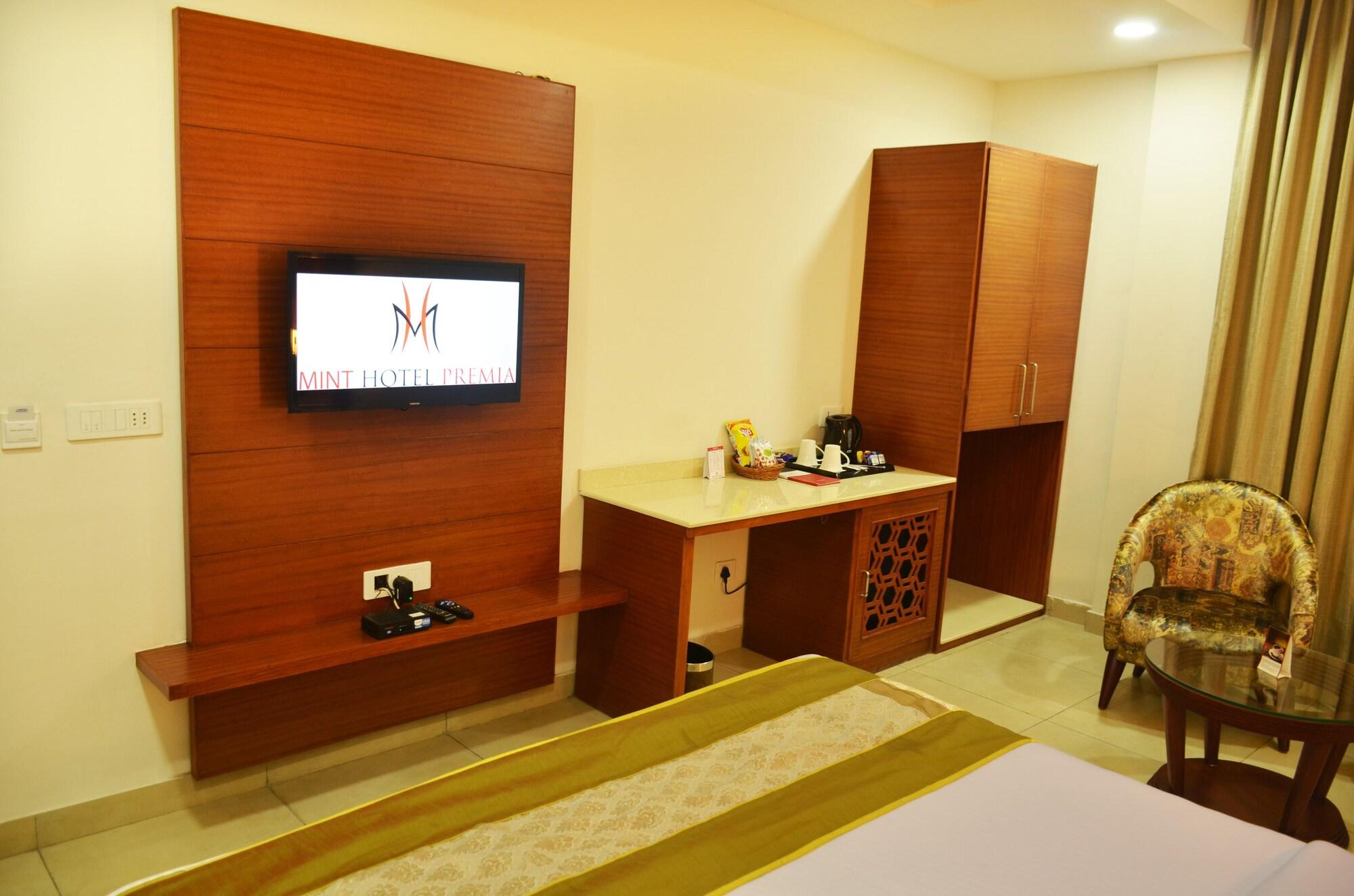 Mint Hotel Premia Chandigarh, Zirakpur Bagian luar foto