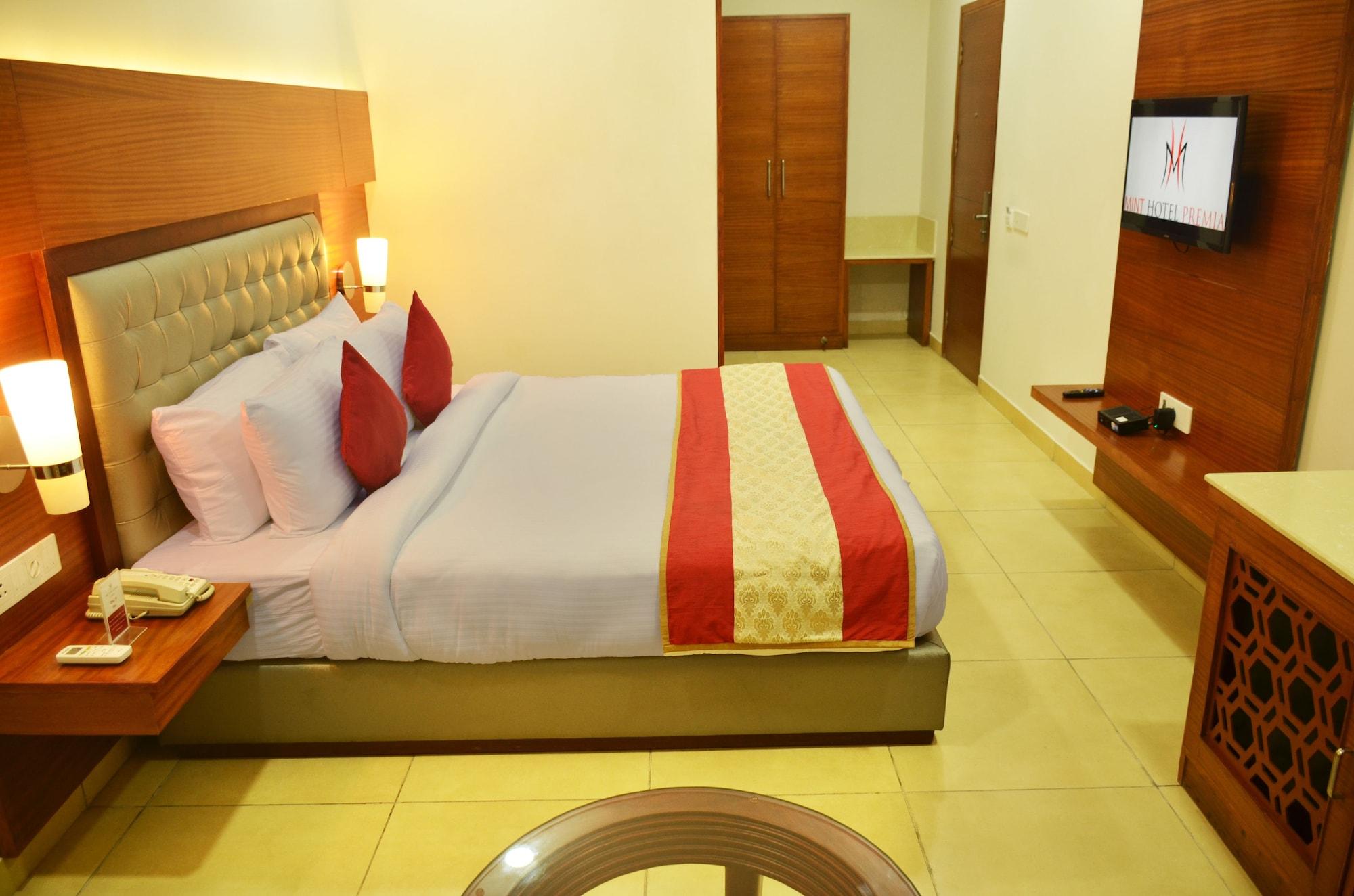 Mint Hotel Premia Chandigarh, Zirakpur Bagian luar foto