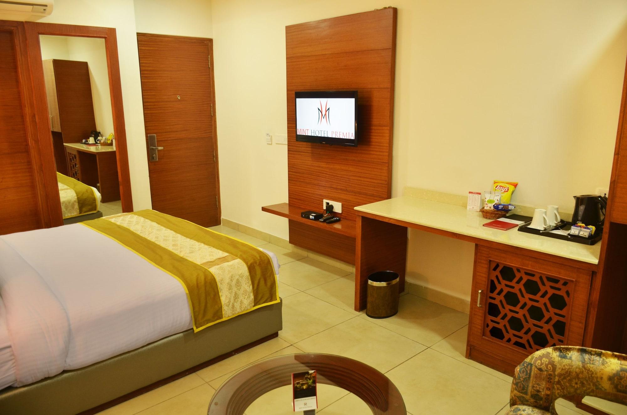Mint Hotel Premia Chandigarh, Zirakpur Bagian luar foto