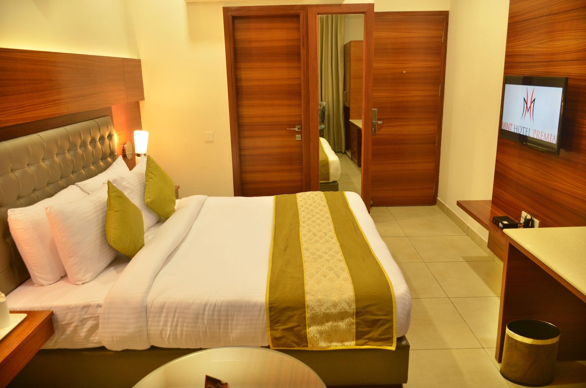 Mint Hotel Premia Chandigarh, Zirakpur Bagian luar foto