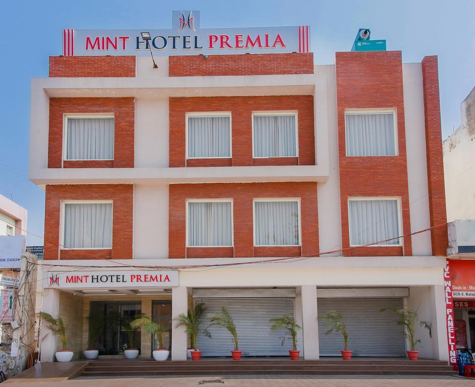 Mint Hotel Premia Chandigarh, Zirakpur Bagian luar foto