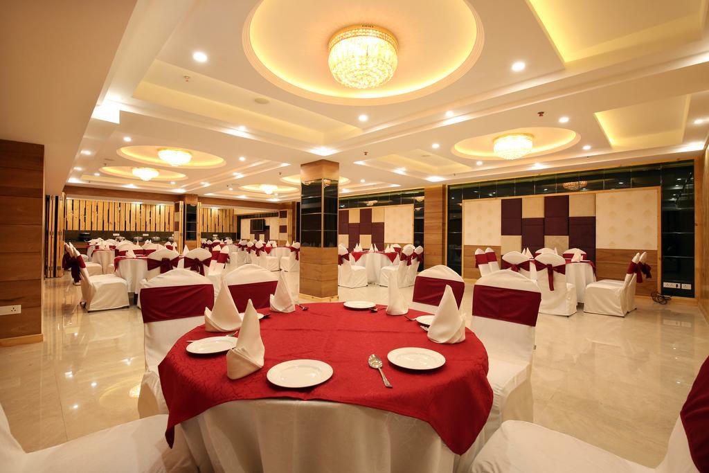 Mint Hotel Premia Chandigarh, Zirakpur Bagian luar foto