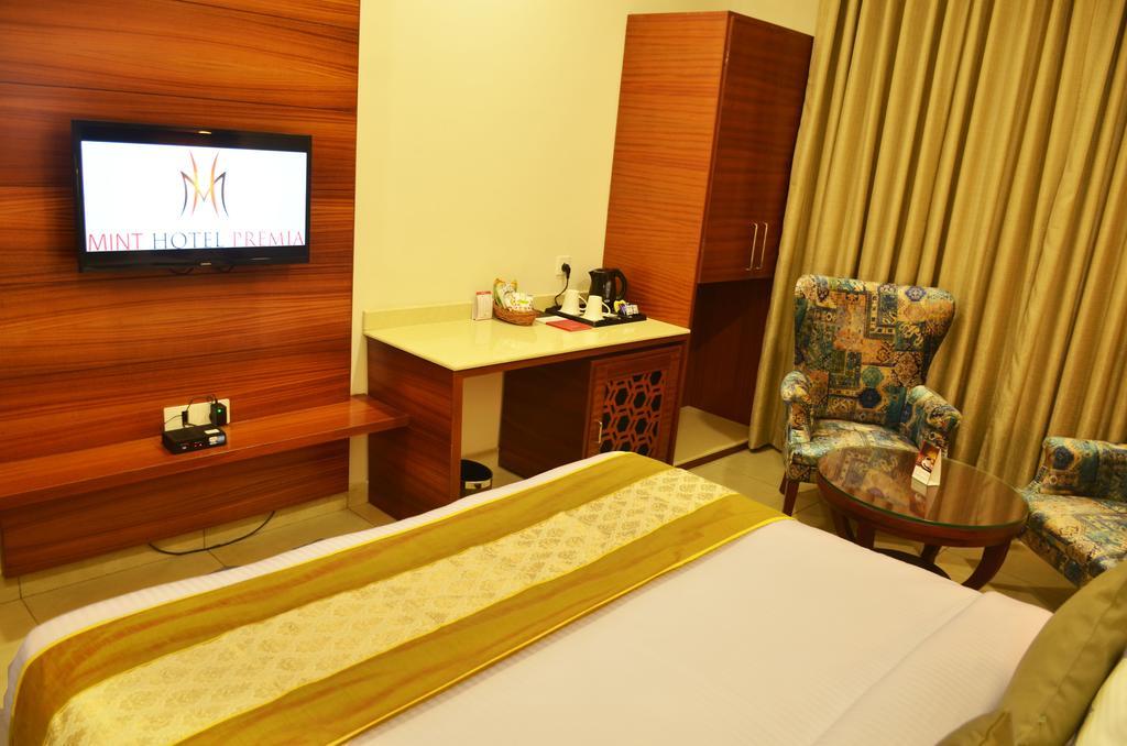 Mint Hotel Premia Chandigarh, Zirakpur Bagian luar foto