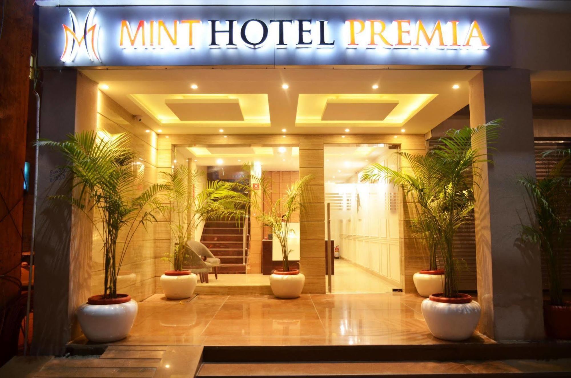 Mint Hotel Premia Chandigarh, Zirakpur Bagian luar foto