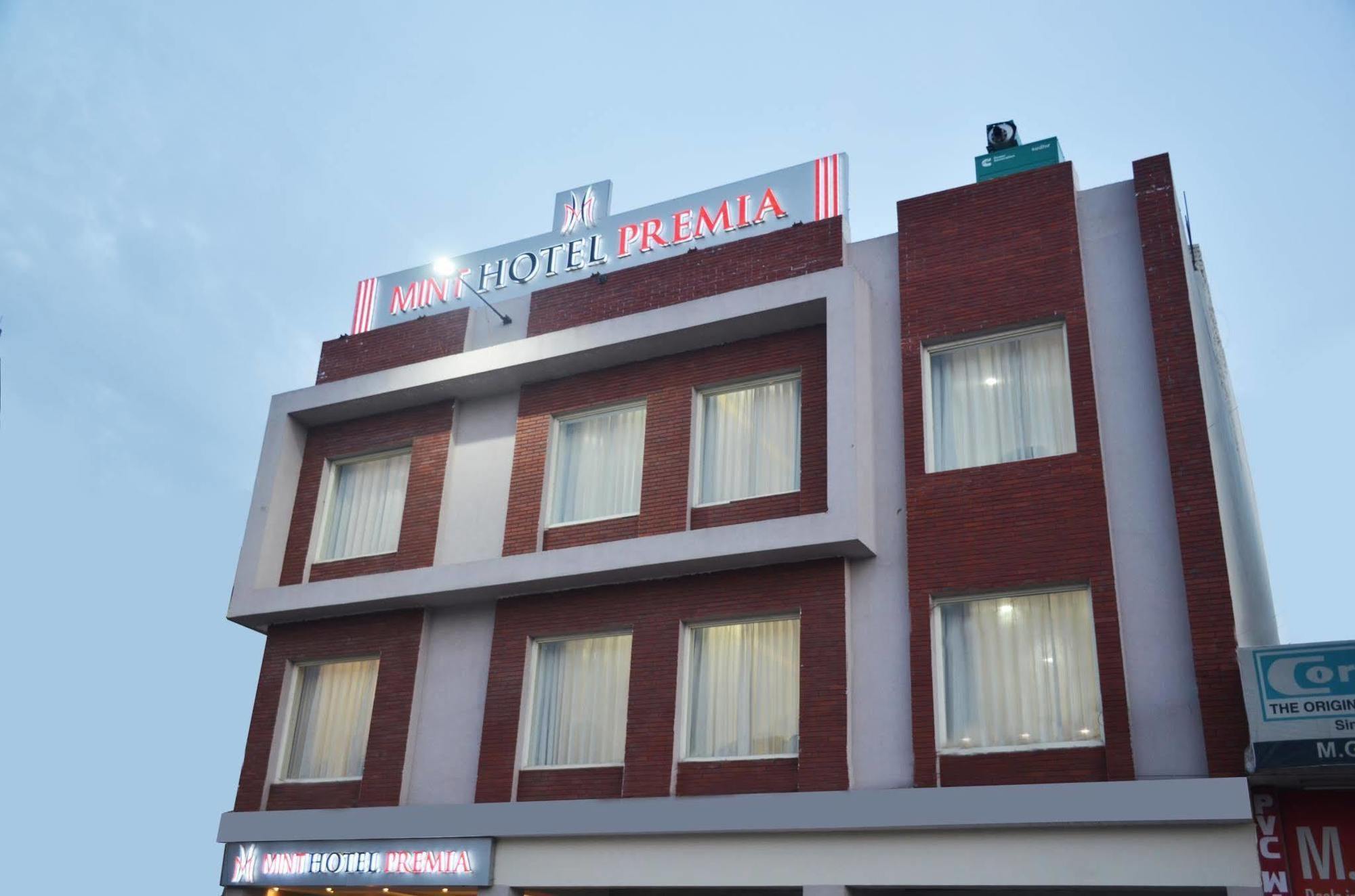 Mint Hotel Premia Chandigarh, Zirakpur Bagian luar foto