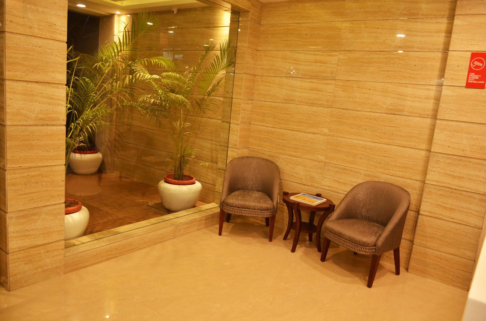 Mint Hotel Premia Chandigarh, Zirakpur Bagian luar foto