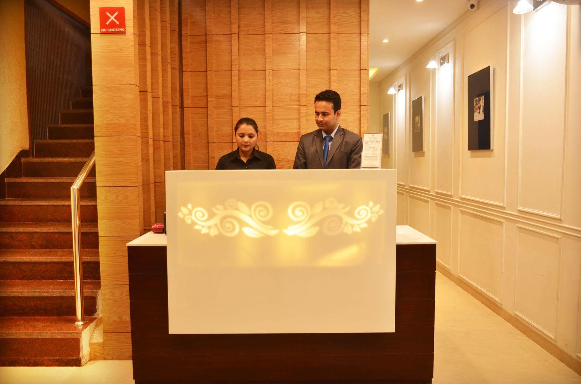 Mint Hotel Premia Chandigarh, Zirakpur Bagian luar foto