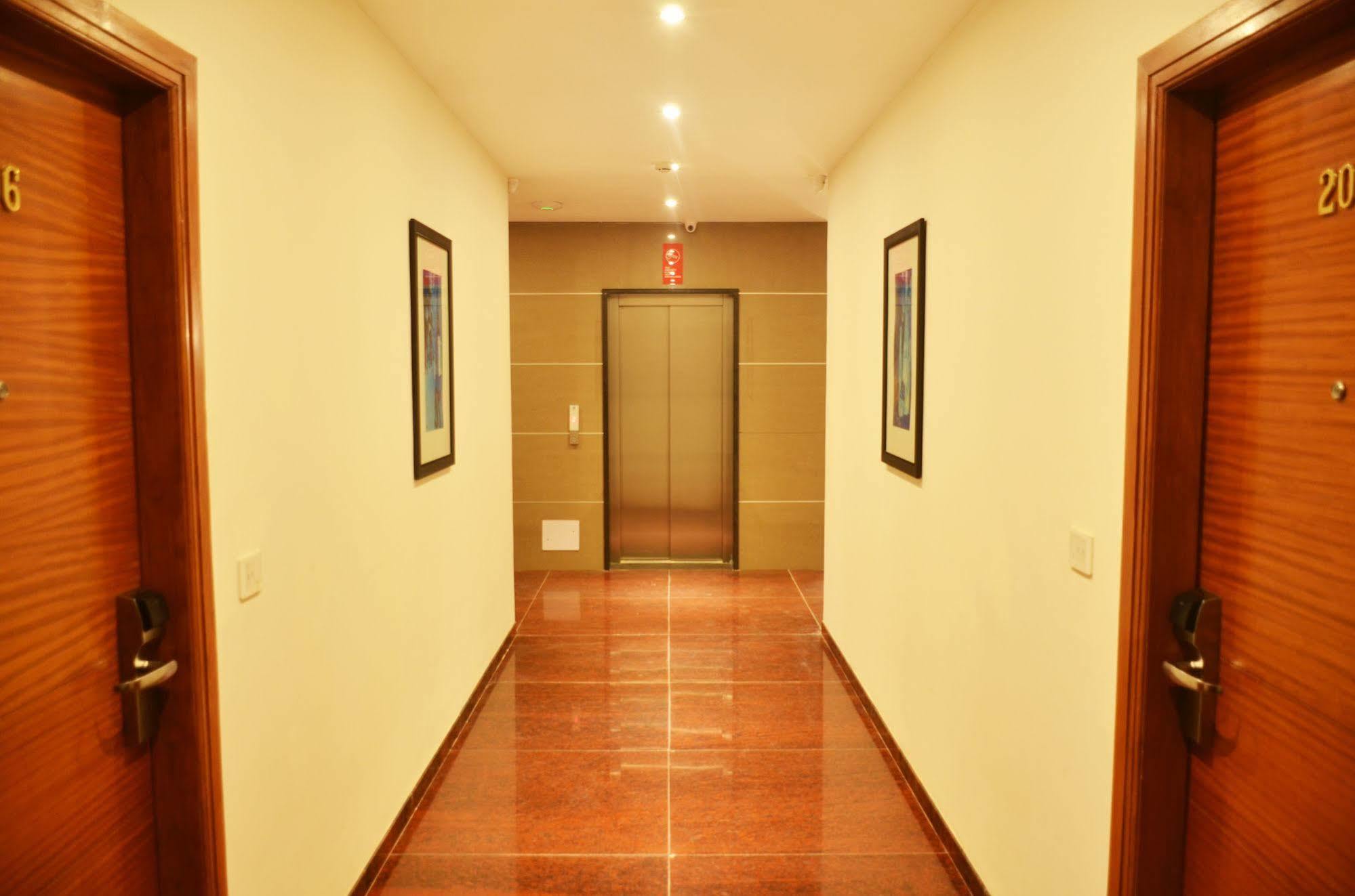 Mint Hotel Premia Chandigarh, Zirakpur Bagian luar foto